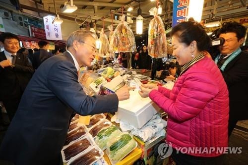 포항 죽도시장 방문한 문 대통령