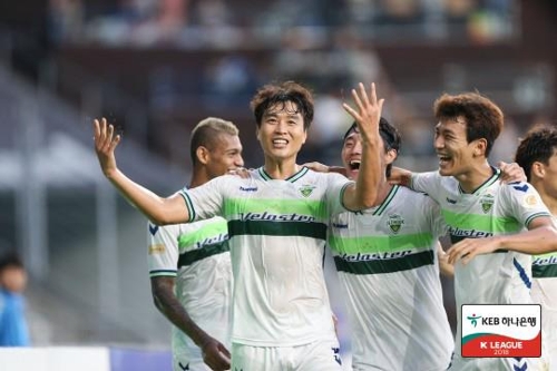 제주전에서 통산 502경기 출전 기록을 세운 전북의 이동국