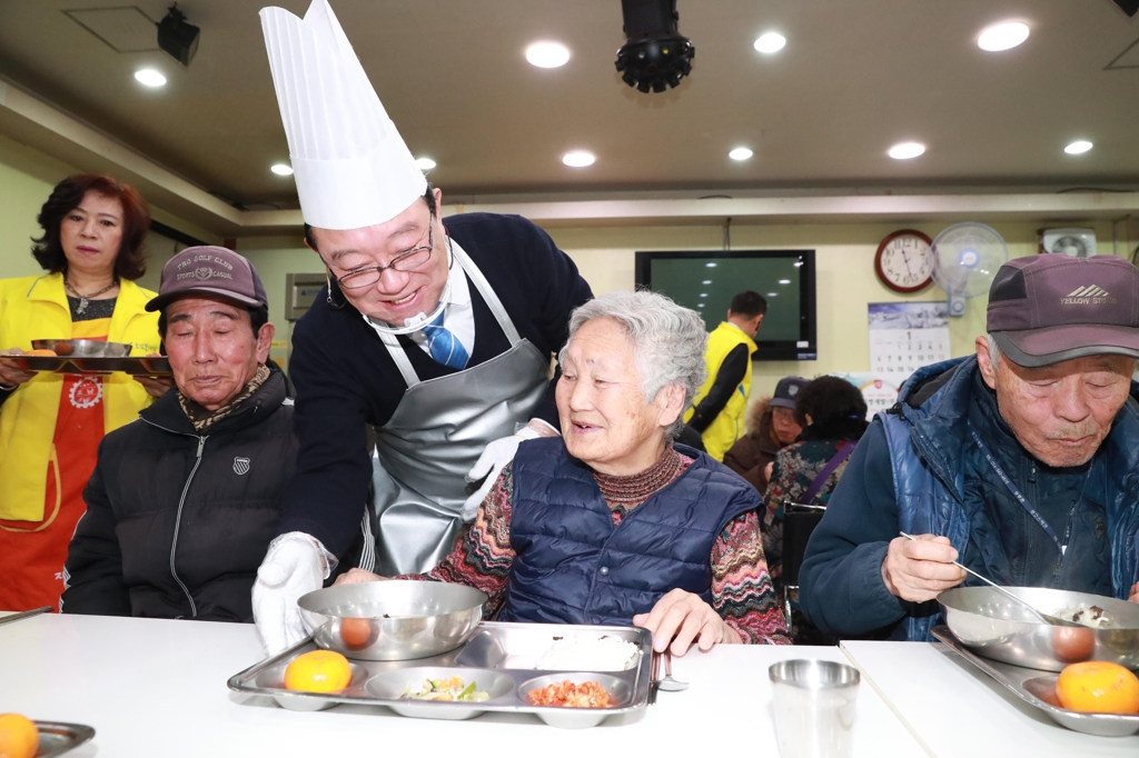 봉사로 한해 마무리하는 송철호 시장