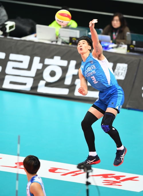 1천500 후위 공격 득점을 기록한 박철우