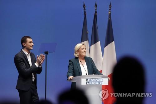 마리 르펜(오른쪽)과 조르당 바르델라