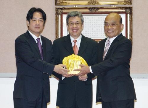 라이칭더, 천젠런 부총통, 쑤정창(왼쪽부터)
