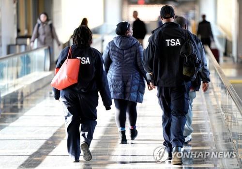 미국 공항의 TSA 직원들