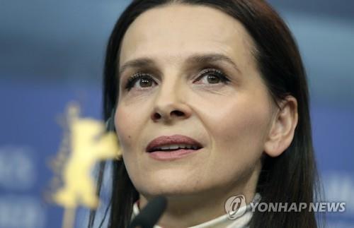 베를린영화제 기자회견 참석한 쥘리에트 비노슈 심사위원장