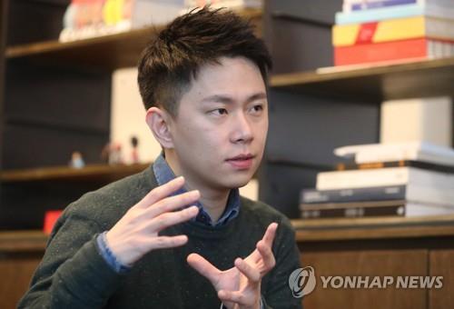 BTS '러브 유어셀프' 앨범 제작한 이두희 디자이너