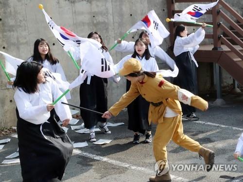 1919년 만세운동을 재연하는 광주 수피아여고 학생들
