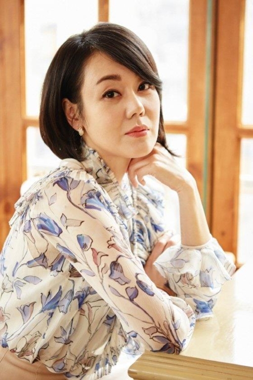 김윤진