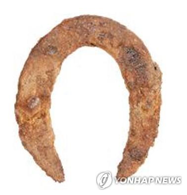 장수 동촌리 가야고분군에서 출토된 '편자'