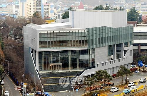 빛고을시민문화관.