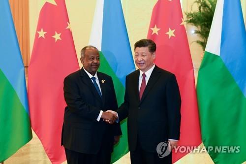 시진핑 중국 국가주석과 이스마일 오마르 겔레 지부티 대통령