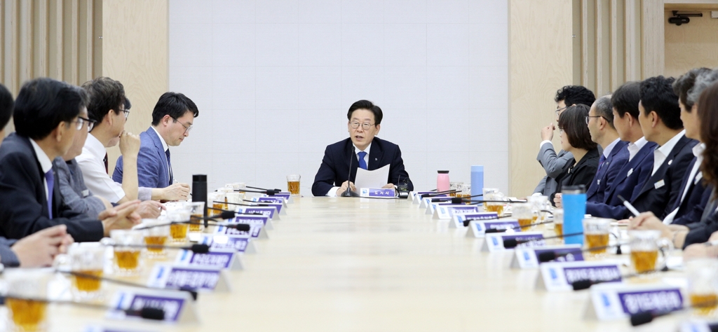 성희롱 예방교육에서 발언하는 이재명 경기지사