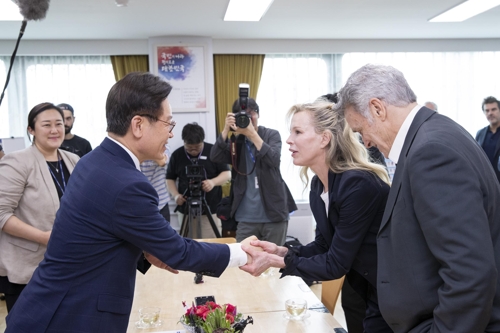 이재명 경기지사 만난 킴 베이신저