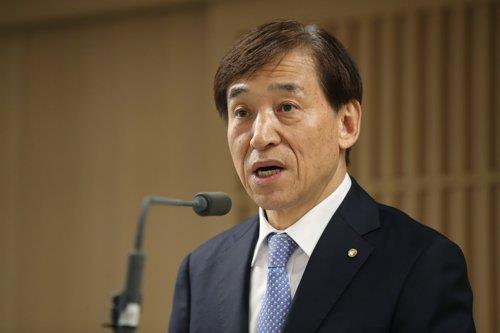 질문에 답하는 이주열 한은 총재