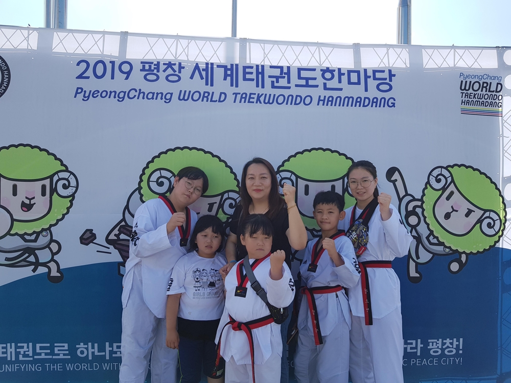'태온이'와 함께 기념촬영
