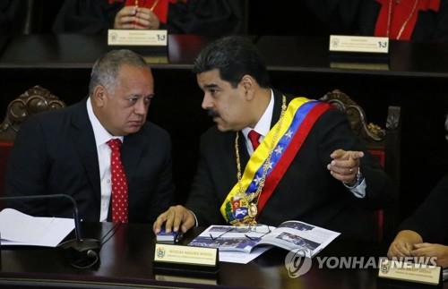 마두로(오른쪽) 베네수엘라 대통령과 카베요 제헌의회 의장