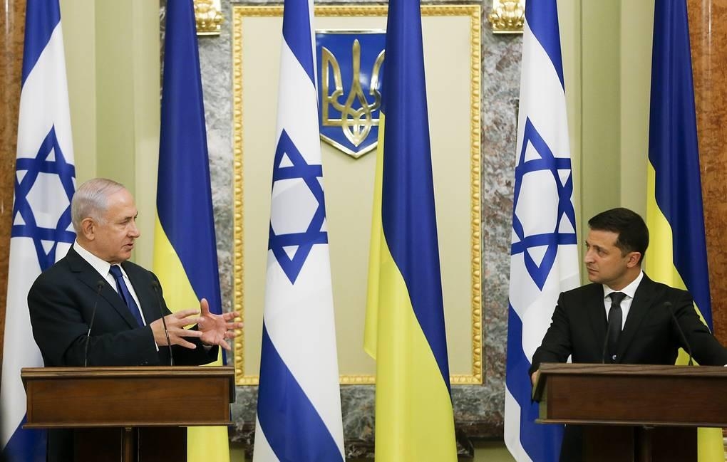 공동기자회견 하는 베냐민 네타냐후 이스라엘 총리(왼쪽)와 볼로디미르 젤렌스키 우크라이나 대통령(오른쪽) [타스=연합뉴스]