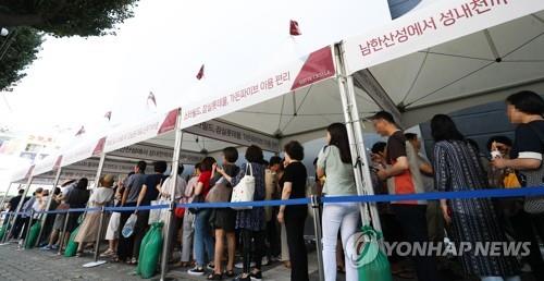 분양가 상한제 시행 앞두고, 모델하우스 방문객들로 북새통