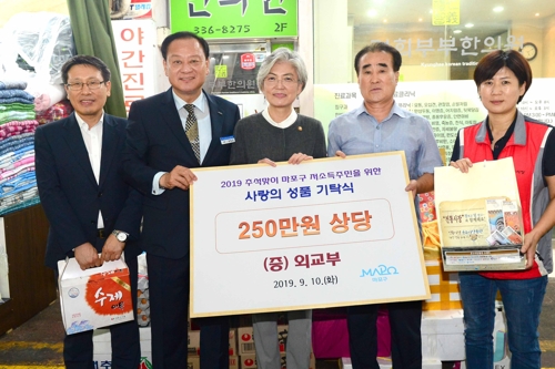 강경화 외교부 장관, 추석 맞이 전통시장 방문