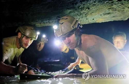 동굴소년 구조 실화를 다룬 영화 '더 케이브'의 한 장면 / 부산국제영화제 제공-연합뉴스