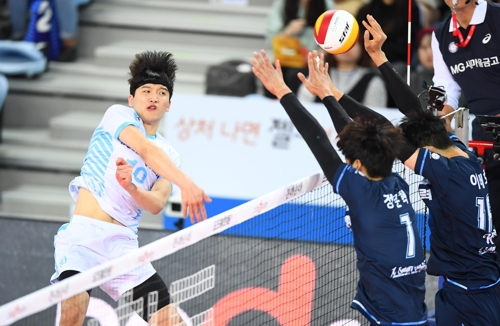 스파이크하는 정지석