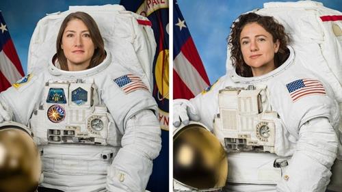여성들만의 첫 우주유영에 나선 크리스티나 코크(왼쪽)와 제시카 메이어 [NASA 제공·연합뉴스 자료사진. 재판매 및 DB 금지]