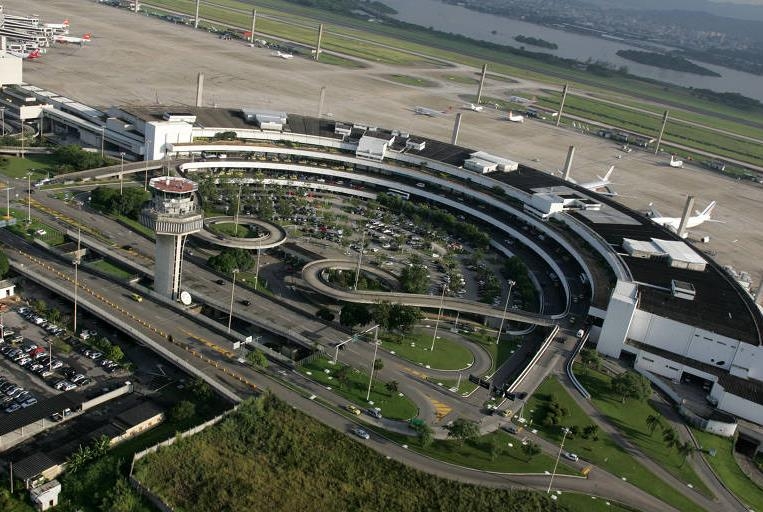 무장 괴한들의 습격 사건이 벌어진 리우 시내 안토니우 카를루스 조빙 국제공항 [브라질 뉴스포털 UOL]