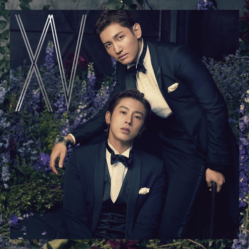 동방신기 15주년 앨범 '엑스브이' 커버