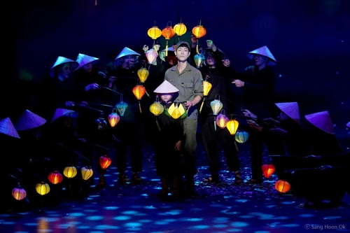 극단 모시는 사람들이 만든 작품 '블루 사이공'