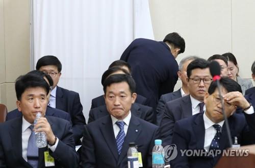 DLF 피해자 발언 들으며 무거운 표정의 금융기관장들