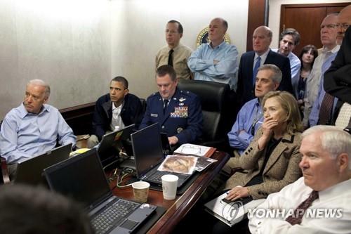2011년 5월 빈라덴 제거 작전 지켜보는 버락 오바마 당시 대통령 및 행정부 인사들