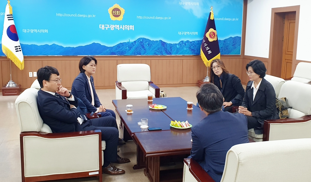 민주당 대구시·경북도의원, 오창균 대구경북연구원장에게 사과 요구