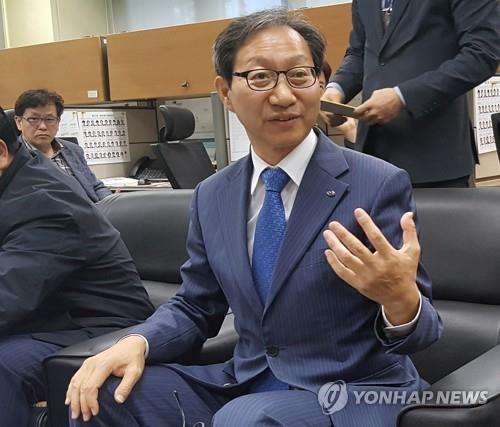입장 밝히는 김성주 이사장