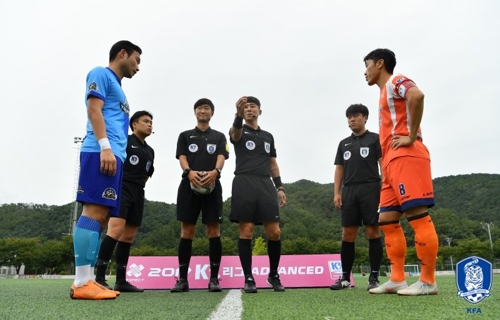 올해 K3리그에서 양평FC-화성FC의 맞대결 시작 전 모습.