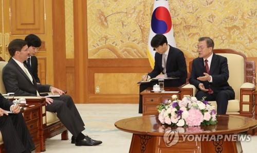 문 대통령, 미국 국방장관 접견