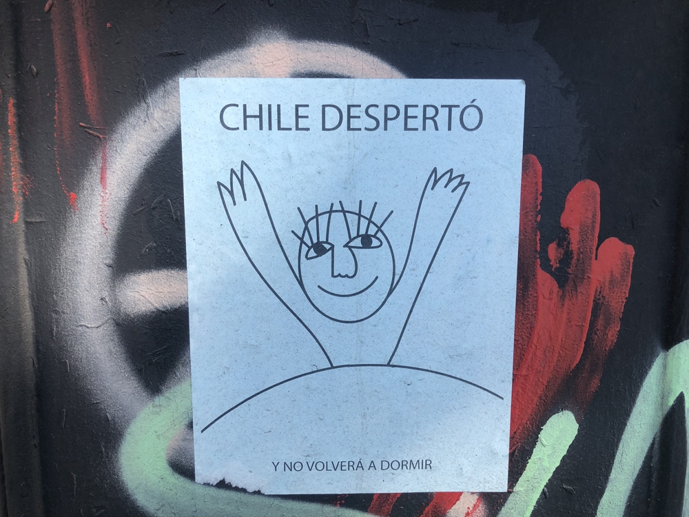 "칠레는 깨어났다. 다시 잠들지 않겠다"
