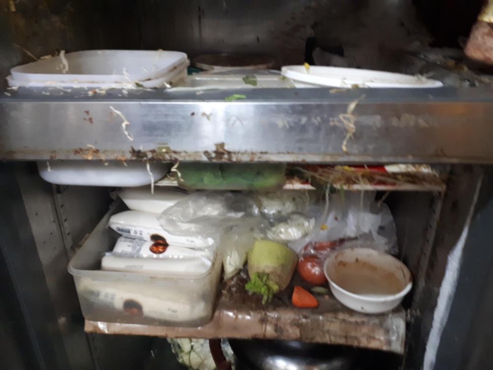 '위생불량' 음식점 냉장고