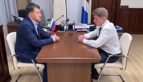 올렉 코줴먀코 연해주지사를 만난 박 올레그(왼쪽) 전 극동연방대 대학병원 원장.