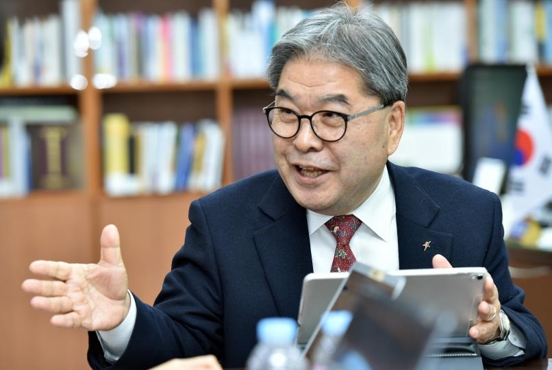 신년인터뷰 중인 이재정 교육감