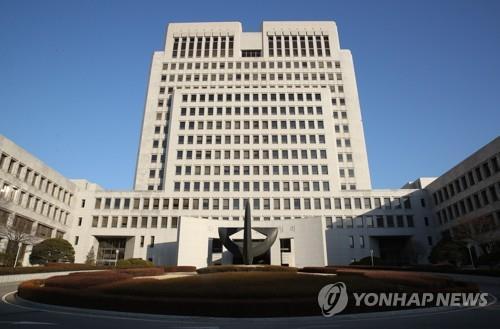경찰에 타인면허증 찍은 사진 제시…대법 "공문서부정행사 아냐" - 1