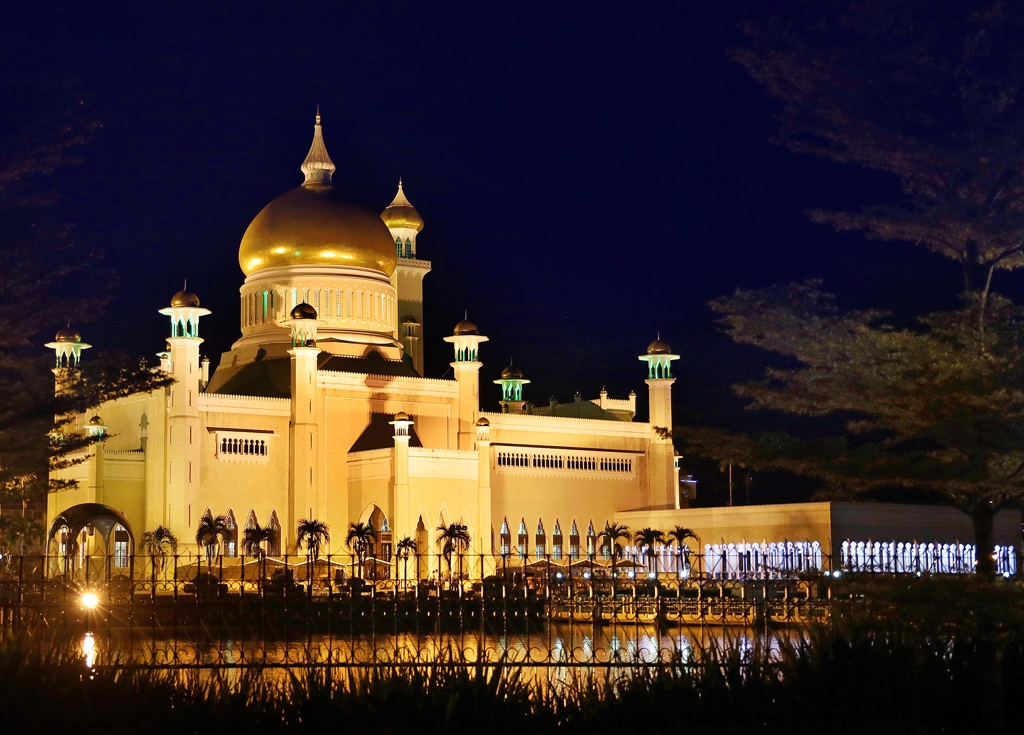 브루나이의 수도 반다르스리브가완의 랜드마크인 술탄 오마르 알리 사이푸딘 모스크 [사진/권혁창 기자]