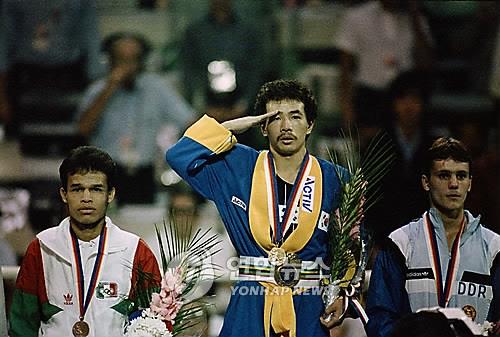 1988년 서울올림픽 남자 복싱 플라이급에서 금메달을 목에 건 김광선