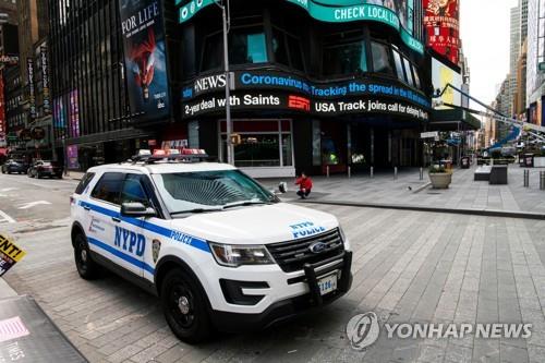 미 뉴욕경찰서(NYPD) 소속 경찰차가 21일(현지시간) 뉴욕 타음스스퀘어에 정차해 있다. [로이터=연합뉴스]