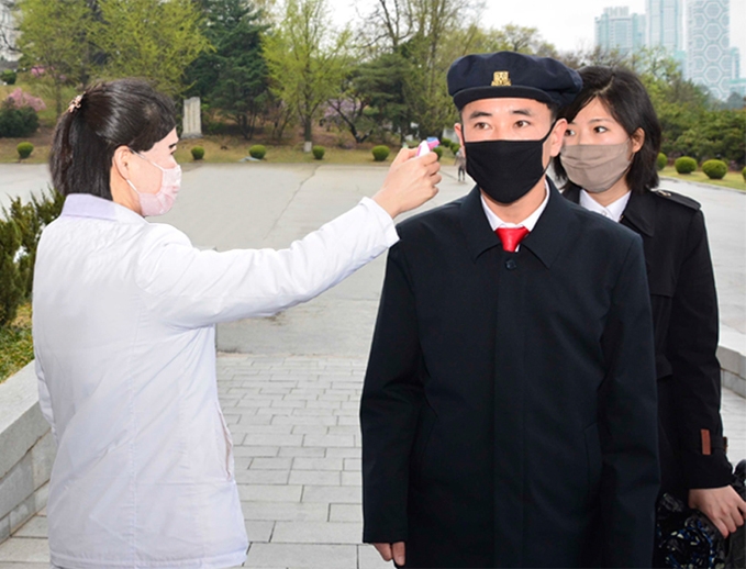 북한, 코로나19 소강 속 단계적 개학…고3·대학생 등교 시작