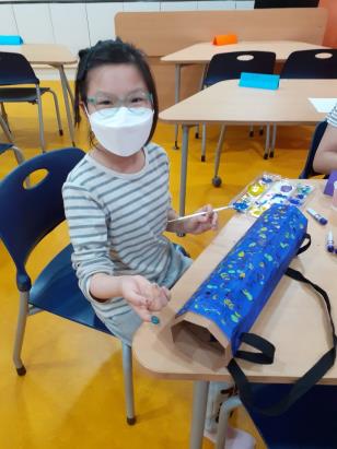 마스크를 쓰고 있는 남산초교 학생