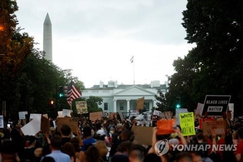 미 백악관 앞 시위 모습 [로이터=연합뉴스]