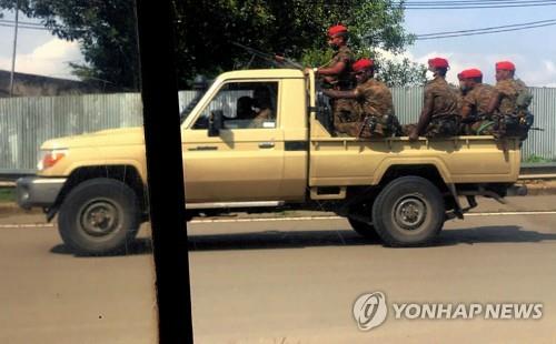 지난 2일 아디스아바바에서 픽업트럭을 타고 순찰하는 에티오피아 군인들