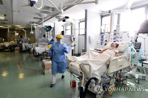이탈리아 베르가모에서 치료중인 코로나19 환자(자료사진)