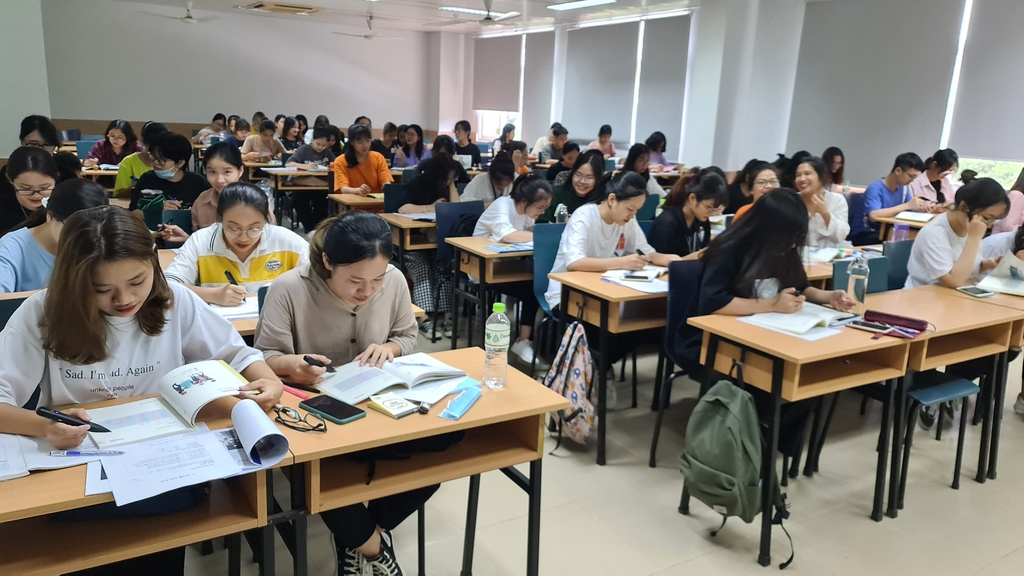 BTS 교재로 한국어 배우기 수업