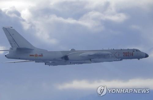 대만 인근에 나타난 중국군의 H-6 폭격기