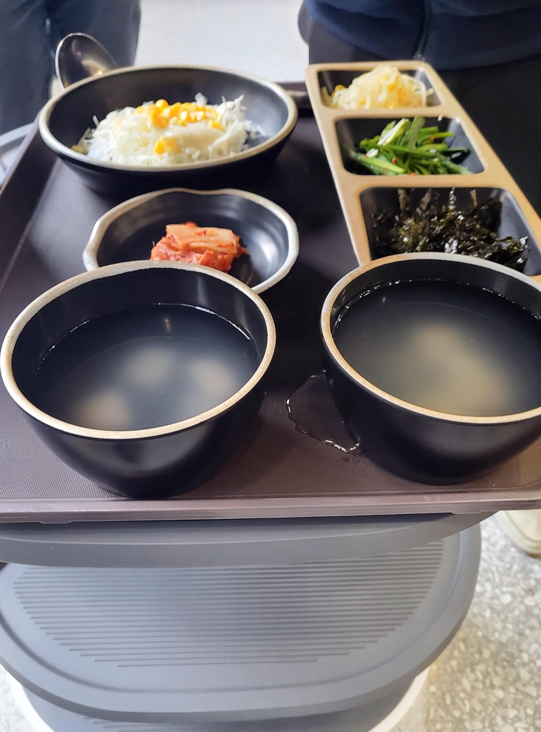 흘러 넘친 동치미 국물